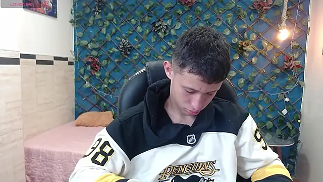 Garuo 18 online show from November 14, 3:16 am