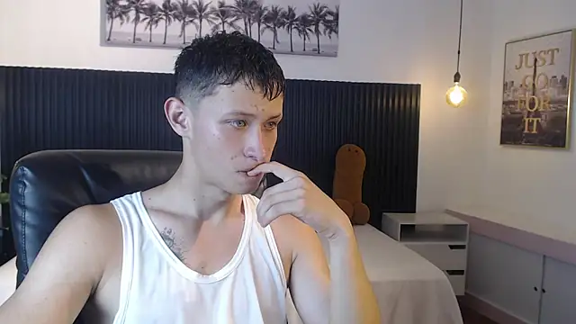 Garuo 18 online show from December 1, 7:08 pm