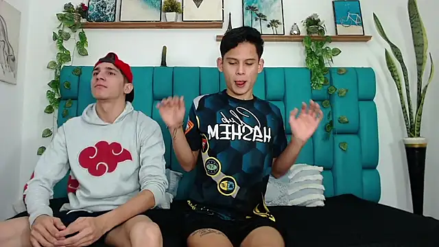 Hot Boys Latinos X online show from November 1, 1:24 pm