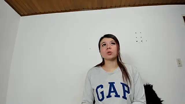 Vanessa Martinz online show from November 13, 12:15 pm