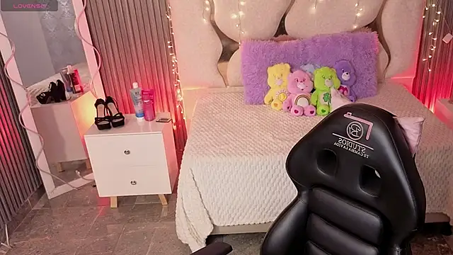 MAIILY TAY online show from February 7, 11:58 am