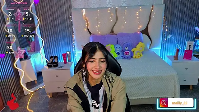 MAIILY TAY online show from March 13, 12:45 pm