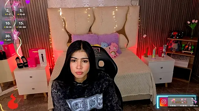 MAIILY TAY online show from March 25, 12:11 pm