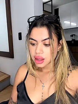 Alanna-foxx online show from October 30, 1:18 am