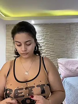 Snapshot of amellita-33 chatting on July 9, 4:38 am amellita-33 online show from July 9, 4:38 am