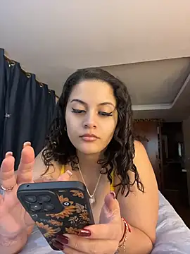Snapshot of amellita-33 chatting on July 17, 6:20 am amellita-33 online show from July 17, 6:20 am