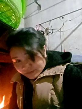 Snapshot of Beny_x chatting on December 16, 11:26 am Beny x online show from December 16, 11:26 am