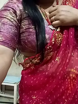 Snapshot of Best_couple2001 chatting on February 3, 6:40 am Best couple2001 online show from February 3, 6:40 am