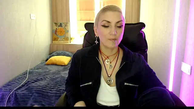 Snapshot of Sweet-n-Strong chatting on May 14, 11:17 am Sweet-n-Strong online show from May 14, 11:17 am