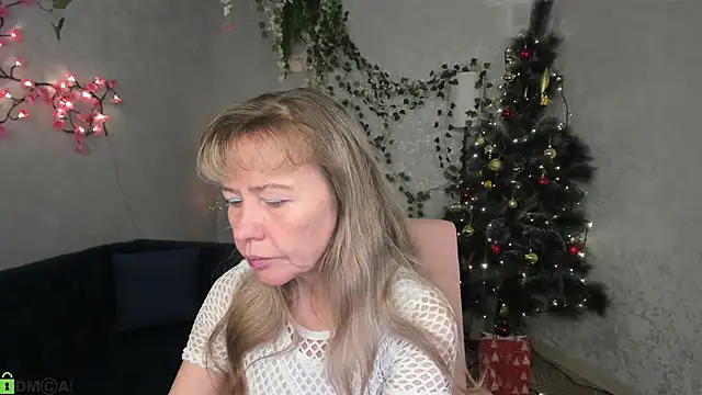 Carla Vogue online show from December 16, 2:16 am