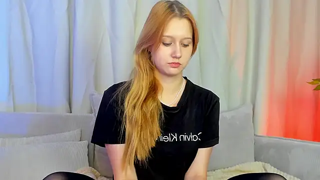 Snapshot of Charil_Wilson chatting on November 8, 4:45 am Charil Wilson online show from November 8, 4:45 am