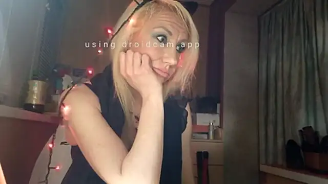 Snapshot of LilaniLoverx chatting on April 14, 11:33 pm LilaniLoverx online show from April 14, 11:33 pm