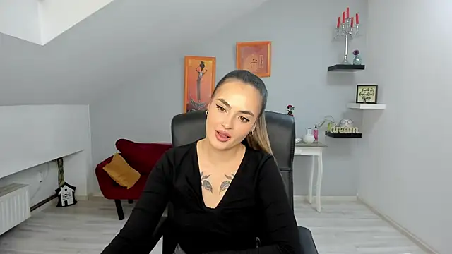 SerenLys online show from October 26, 12:55 pm