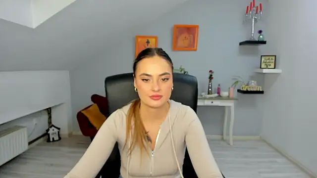 SerenLys online show from November 9, 8:40 pm