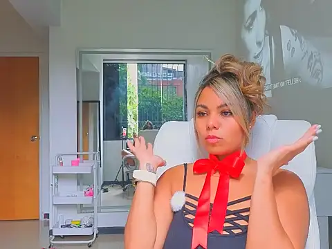 Snapshot of diosadeluniverso chatting on March 29, 4:29 pm diosadeluniverso online show from March 29, 4:29 pm