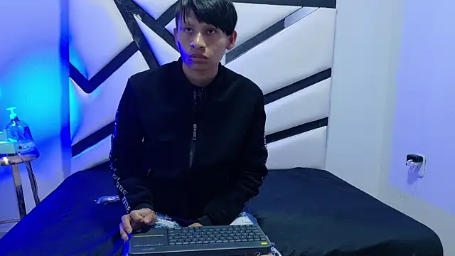 ALEXANDRO BOVER online show from November 4, 7:13 pm