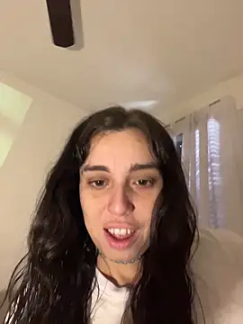 Snapshot of gigi333regi chatting on December 15, 3:05 pm gigi333regi online show from December 15, 3:05 pm