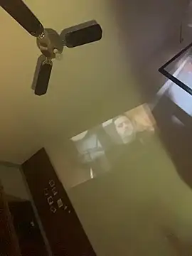 gigi333regi online show from December 18, 1:06 pm