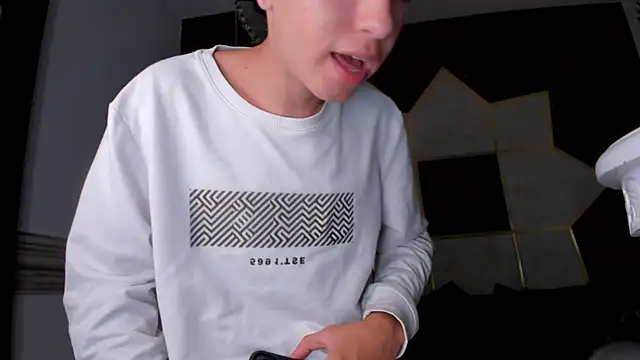 Snapshot of Dallen_Grant chatting on March 20, 1:05 pm Dallen Grant online show from March 20, 1:05 pm