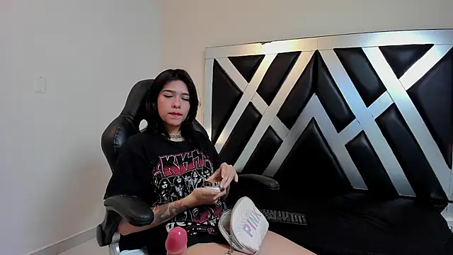 Snapshot of CloePerson chatting on November 28, 11:57 am CloePerson online show from November 28, 11:57 am