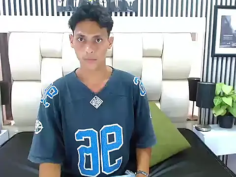 wiltom  online show from November 1, 1:40 am