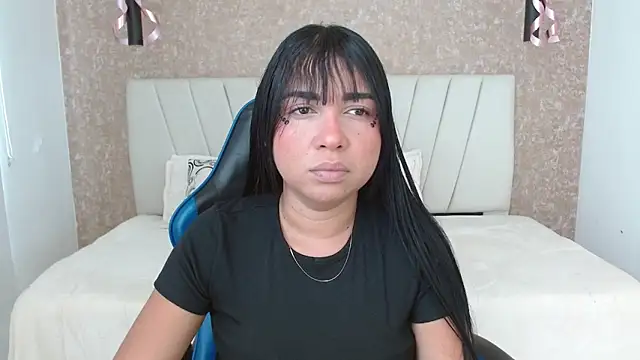 Snapshot of AliceSmity_ chatting on November 23, 5:46 pm AliceSmity online show from November 23, 5:46 pm