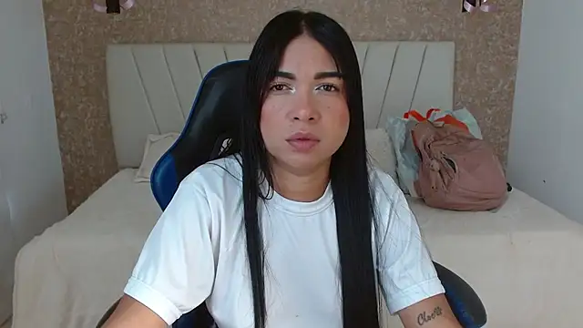 Snapshot of AliceSmity_ chatting on November 30, 6:01 pm AliceSmity online show from November 30, 6:01 pm