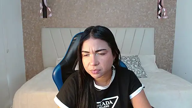 Snapshot of AliceSmity_ chatting on December 1, 5:40 pm AliceSmity online show from December 1, 5:40 pm