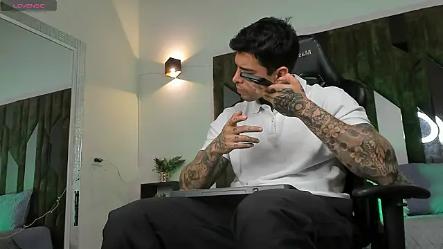 Snapshot of MATEO_DILUCA chatting on February 4, 10:58 pm MATEO DILUCA online show from February 4, 10:58 pm