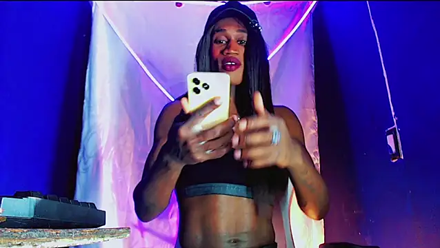 Snapshot of Kloe_cardashan chatting on November 21, 5:28 am Kloe cardashan online show from November 21, 5:28 am