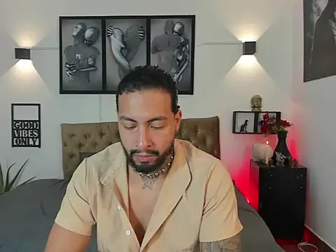 Snapshot of christopher_palmerjs chatting on November 15, 1:14 am christopher palmerjs online show from November 15, 1:14 am