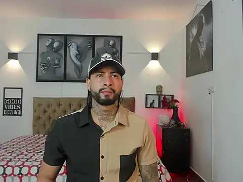 Snapshot of christopher_palmerjs chatting on December 5, 6:22 am christopher palmerjs online show from December 5, 6:22 am