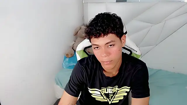 Snapshot of Guss_244 chatting on October 25, 6:24 pm Guss 244 online show from October 25, 6:24 pm