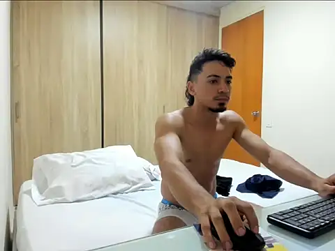 Snapshot of bbenboxer chatting on November 18, 11:26 pm bbenboxer online show from November 18, 11:26 pm