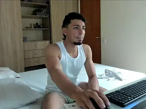 Snapshot of bbenboxer chatting on December 15, 7:51 pm bbenboxer online show from December 15, 7:51 pm