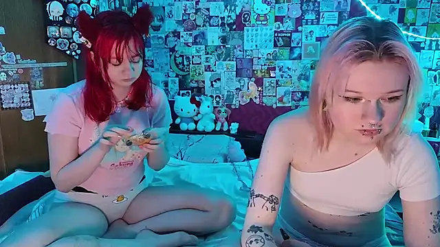 Snapshot of PinkiePurr chatting on November 16, 7:19 pm PinkiePurr online show from November 16, 7:19 pm