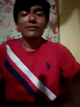 Snapshot of GuzzMiranda18 chatting on November 15, 8:44 am GuzzMiranda18 online show from November 15, 8:44 am