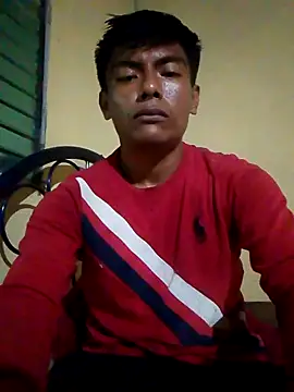 Snapshot of GuzzMiranda18 chatting on November 21, 1:15 am GuzzMiranda18 online show from November 21, 1:15 am