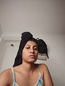 YeseniaRodriguez3 online show from January 6, 11:51 pm