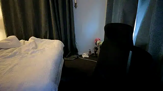 Snapshot of john_clarisa chatting on December 21, 7:37 am john clarisa online show from December 21, 7:37 am