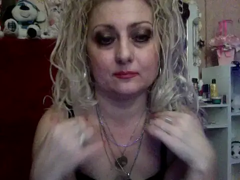 Snapshot of xHot_Amazonq chatting on November 6, 4:41 pm xHot Amazonq online show from November 6, 4:41 pm