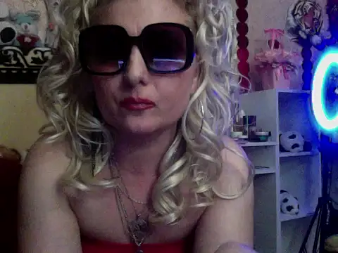 Snapshot of xHot_Amazonq chatting on November 29, 10:24 pm xHot Amazonq online show from November 29, 10:24 pm