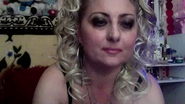 Snapshot of xHot_Amazonq chatting on December 5, 5:53 pm xHot Amazonq online show from December 5, 5:53 pm