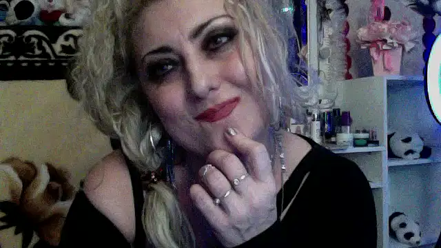 Snapshot of xHot_Amazonq chatting on January 15, 7:28 pm xHot Amazonq online show from January 15, 7:28 pm