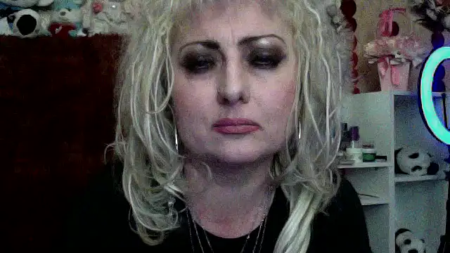 Snapshot of xHot_Amazonq chatting on January 17, 6:44 pm xHot Amazonq online show from January 17, 6:44 pm