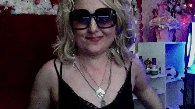 Snapshot of xHot_Amazonq chatting on March 26, 11:21 pm xHot Amazonq online show from March 26, 11:21 pm