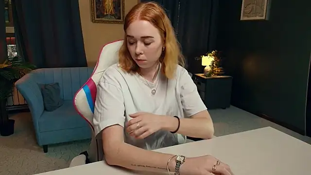 Snapshot of AddieOsler chatting on November 19, 7:47 pm AddieOsler online show from November 19, 7:47 pm