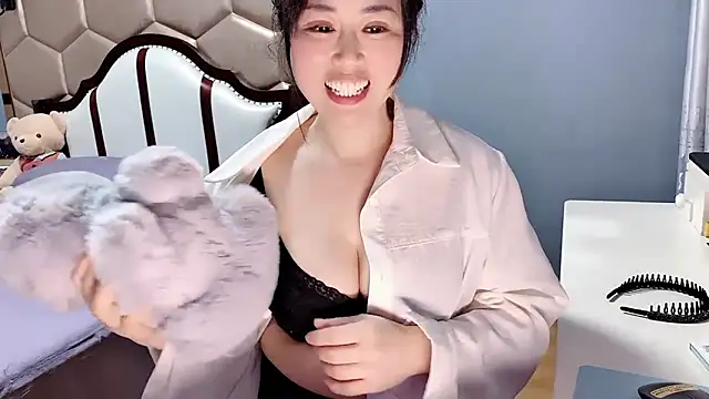 Snapshot of yaoyao22678 chatting on February 9, 2:10 pm yaoyao22678 online show from February 9, 2:10 pm