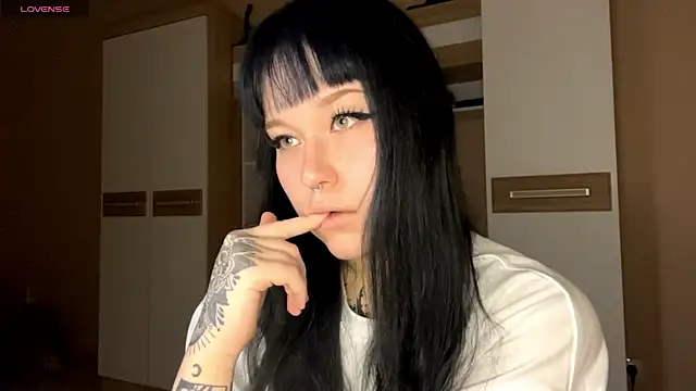 Snapshot of LaurenOveson chatting on October 27, 7:34 am LaurenOveson online show from October 27, 7:34 am
