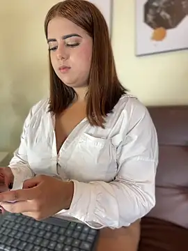 Snapshot of RileyFlame chatting on November 8, 4:18 pm RileyFlame online show from November 8, 4:18 pm